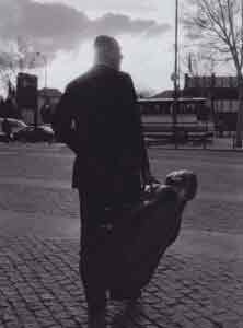 Carlos Prieto de espalda